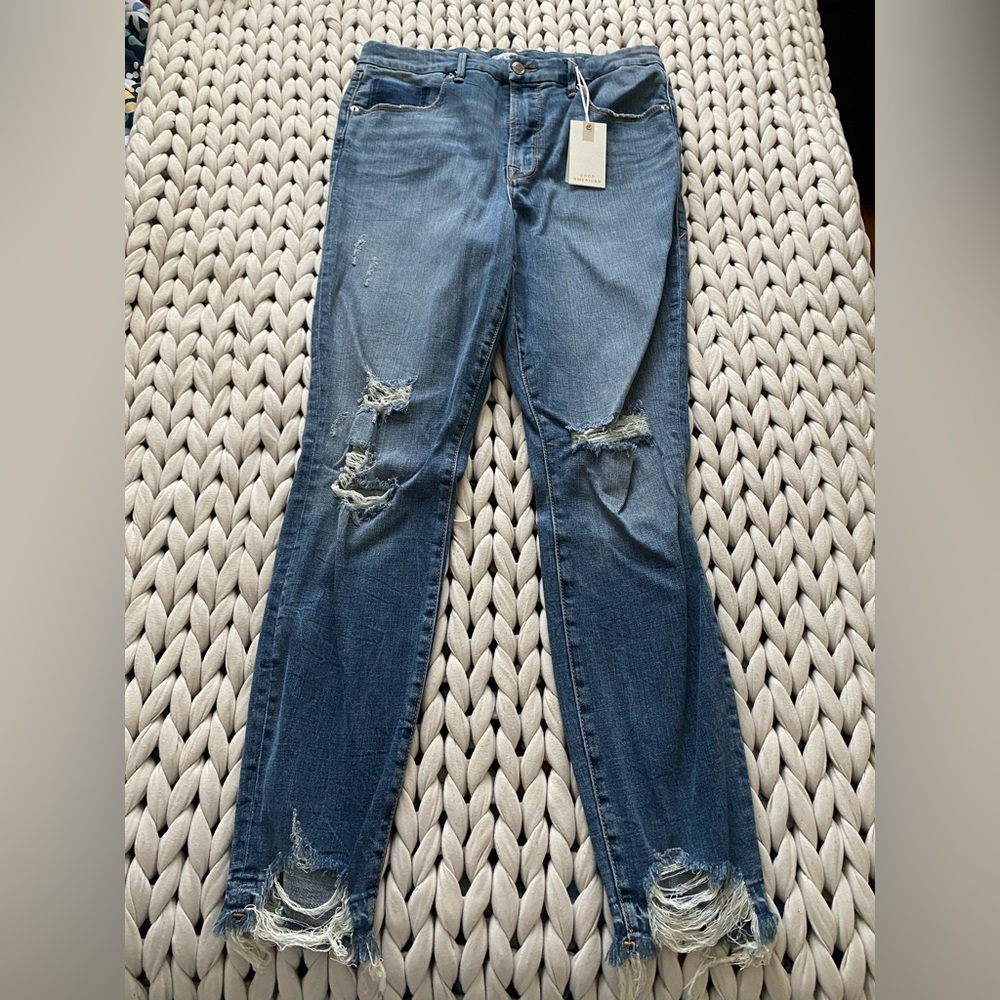 NWT Good American Distressed Crop Jean Size 14/32